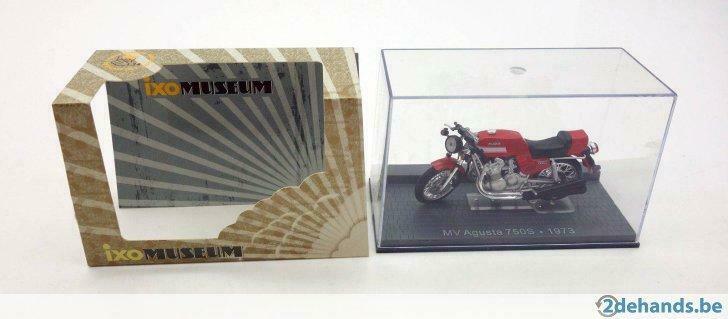 1:24 IXO Moto Museum MV Agusta 750S 1973 rood, Hobby en Vrije tijd, Modelbouw | Auto's en Voertuigen, Ophalen of Verzenden, Gebruikt