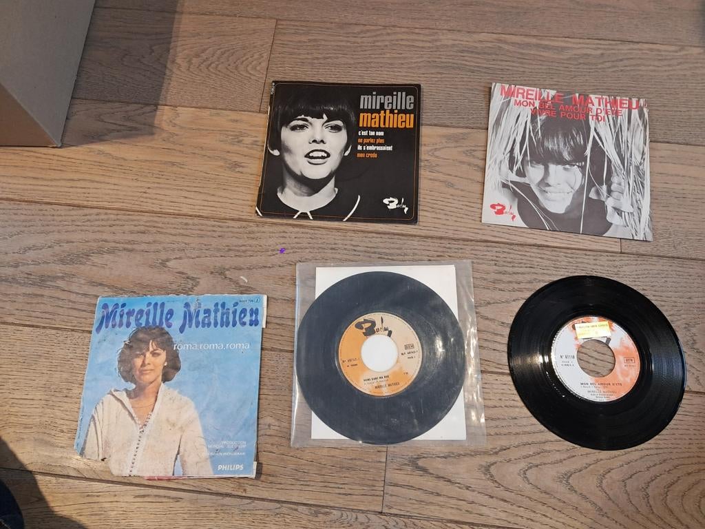 Célibataires Mireille Mathieu : avec et sans housse, achats/, Enlèvement ou Envoi
