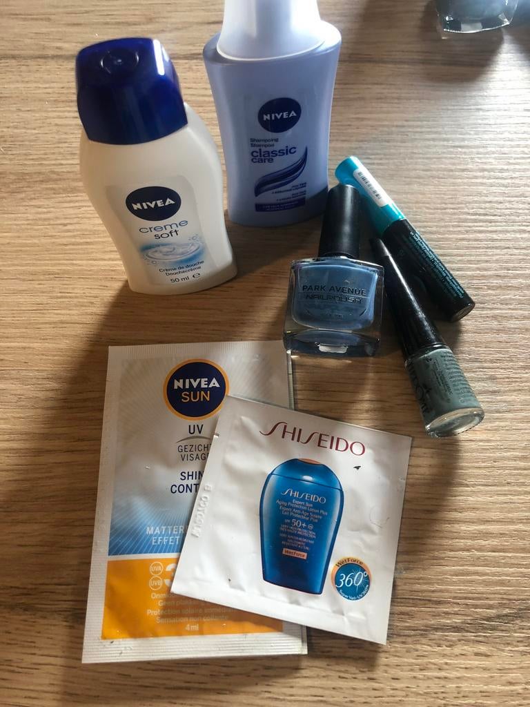 Lot d'échantillons 2 : set de vacances, trousse de voyage, Enlèvement ou Envoi, Comme neuf