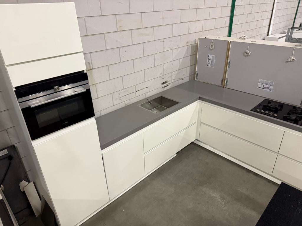 Moderne Hoogglans Witte Hoekkeuken + Apparatuur GEDEMOMTEERD, Huis en Inrichting, Wit, Hoekkeuken, Ophalen of Verzenden, Composiet