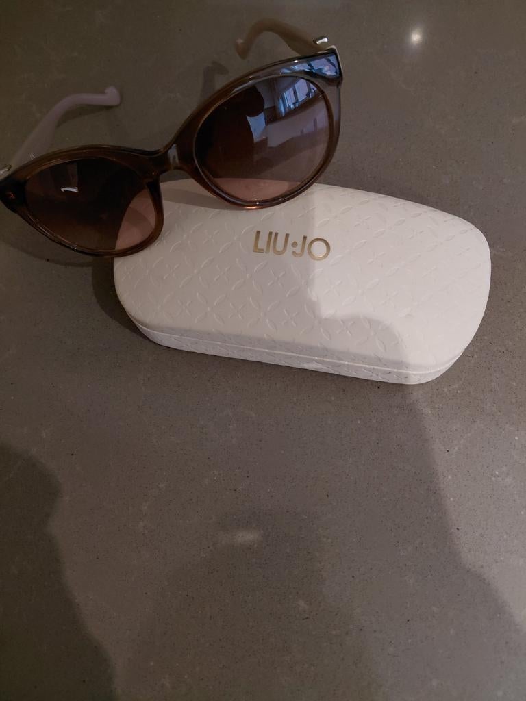 Liu jo zonnebril, Handtassen en Accessoires, Ophalen