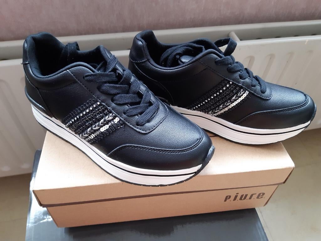 Damessneakers piure maat 37., Enlèvement, Neuf