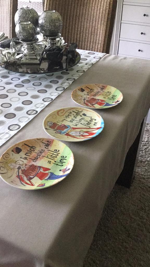 3 bordjes Johnson brothers, Ophalen of Verzenden, Zo goed als nieuw