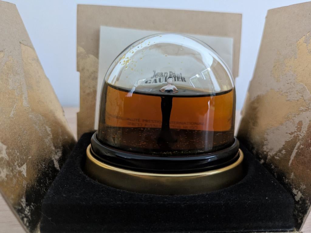 Parfum Jean-Paul Gauthier, Enlèvement, Utilisé