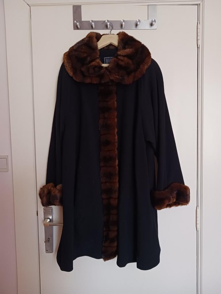 Veste d'hiver avec (fausse) fourrure taille 42, Enlèvement, Comme neuf, Taille 42/44 (L)