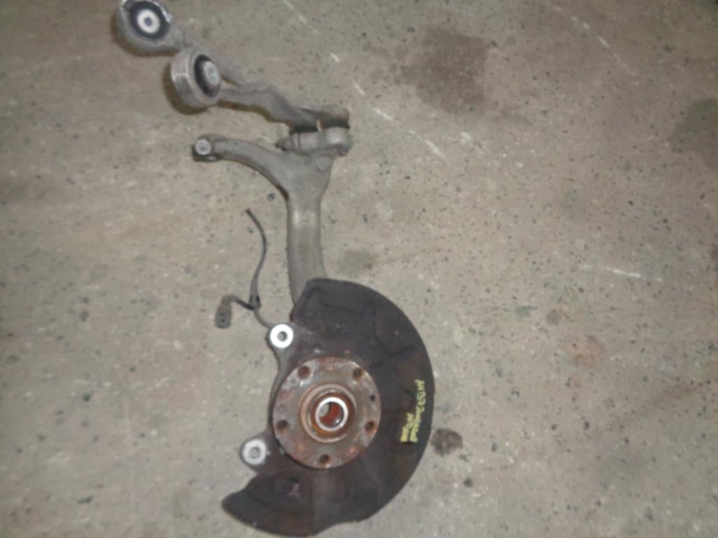 A vendre Fusée d'essieu + moyeu avant droit Audi A4 B7, Enlèvement, Utilisé, Audi