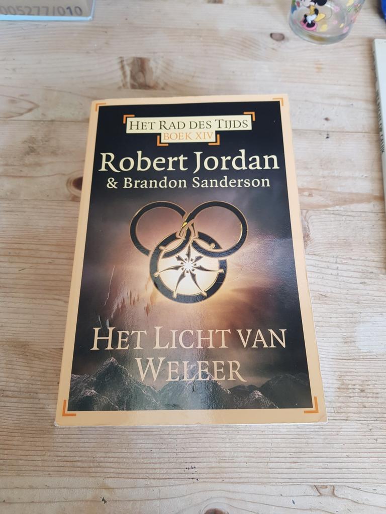 Robert Jordan - Het licht van weleer Rad des tijds XIV 14, Boeken, Fantasy, Ophalen of Verzenden, Zo goed als nieuw, Robert Jordan; Brandon Sanderson