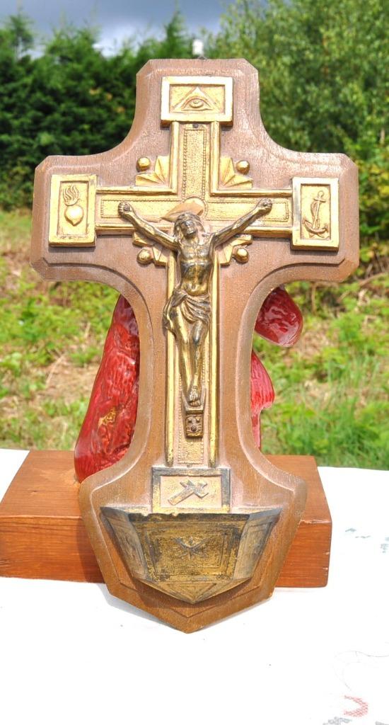 grand crucifix benitier bois regule et cuivre, Enlèvement ou Envoi
