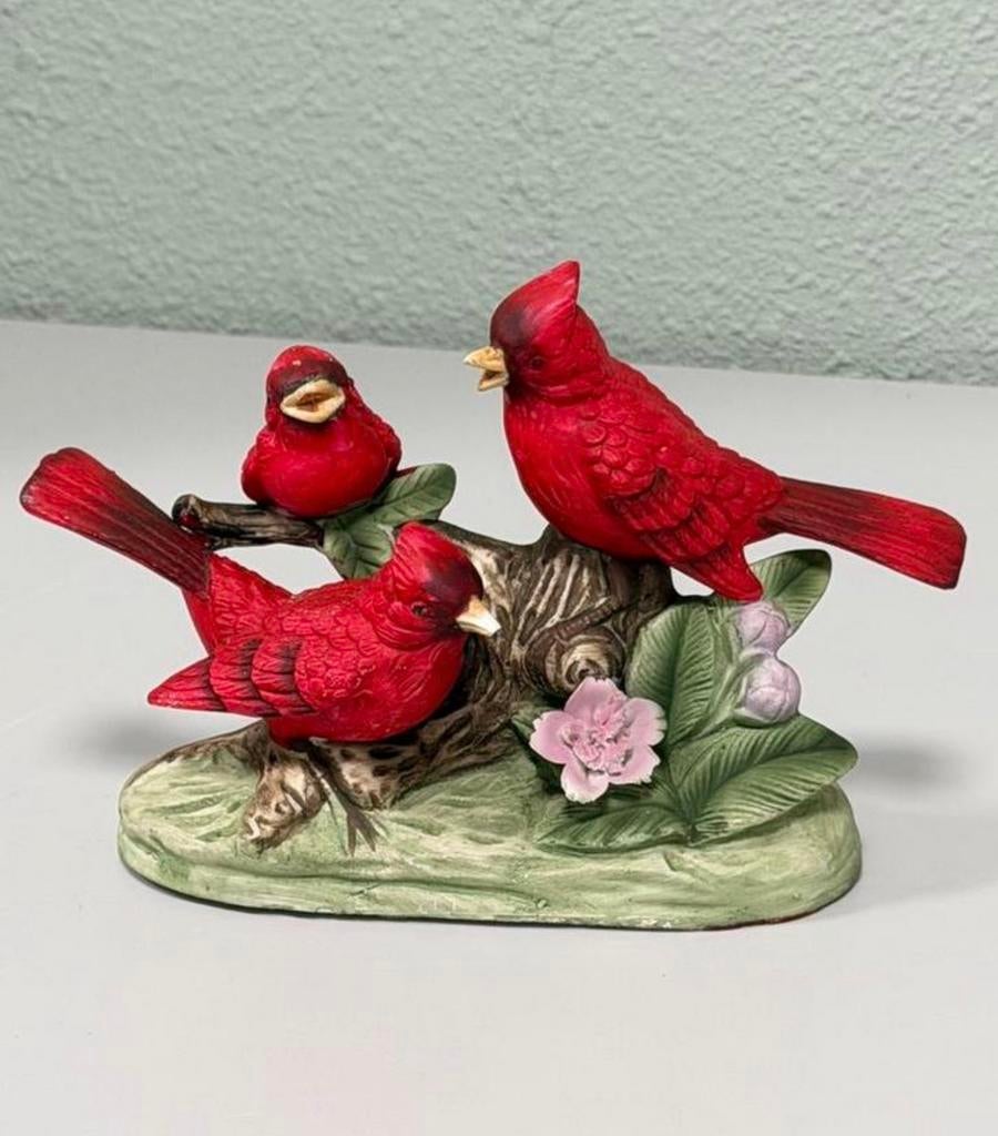 Statue vintage — Trois oiseaux cardinaux rouges une branche, Enlèvement ou Envoi, Comme neuf, Animal