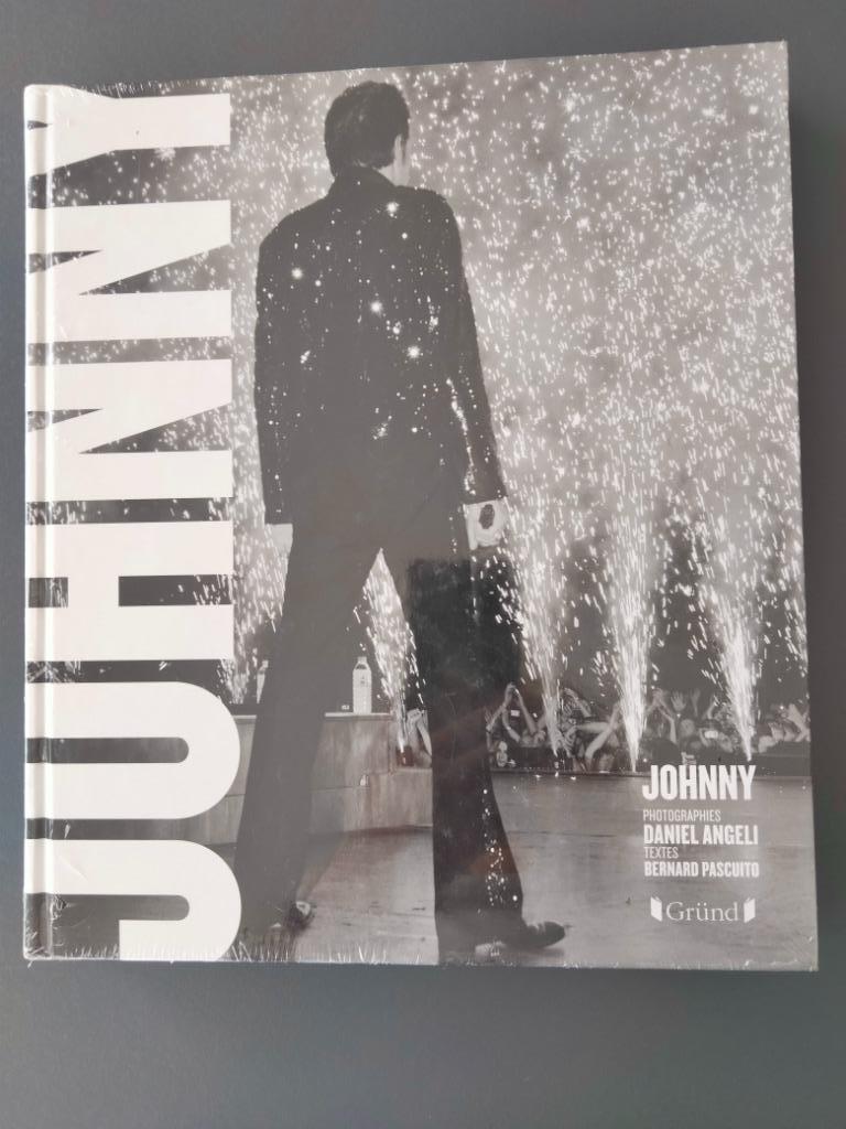 LIVRE  JOHNNY  HALLIDAY, Enlèvement ou Envoi, Neuf, Cinéma, TV et Média