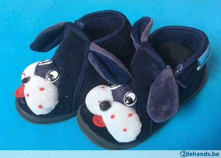 Pantoffels met hondenkop maat 25, Ophalen, Gebruikt, Jongen of Meisje, Overige typen