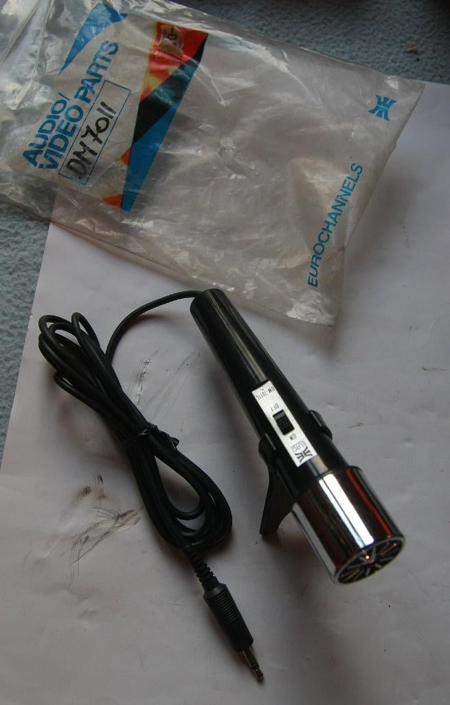 Vintage microfoon met 3.5mm stekker en staander, Muziek en Instrumenten, Ophalen of Verzenden, Nieuw