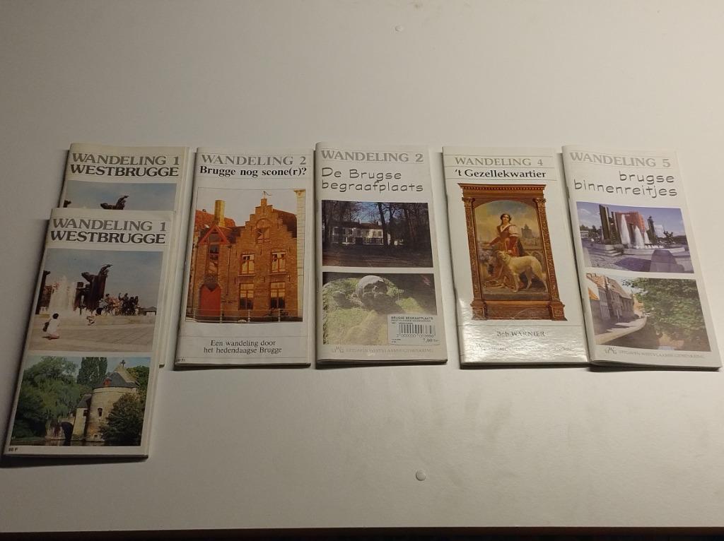 Lot boekjes / folders / wandelingen Brugge & omstreken, Boeken, Ophalen of Verzenden, Gelezen