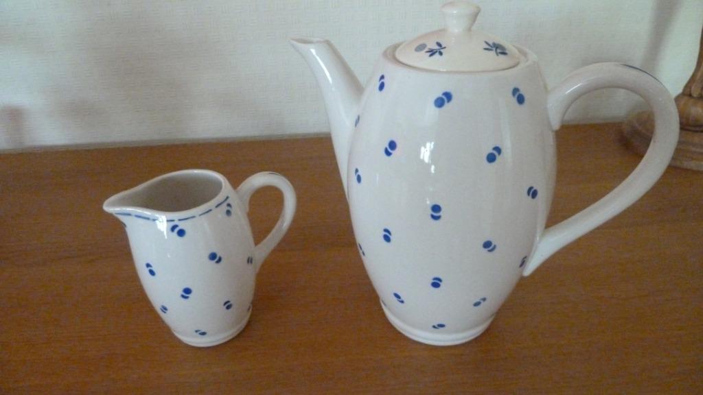 BOCH ** KOFFIEPOT + MELKKAN * DUBBELE ERWTEN, Ophalen of Verzenden