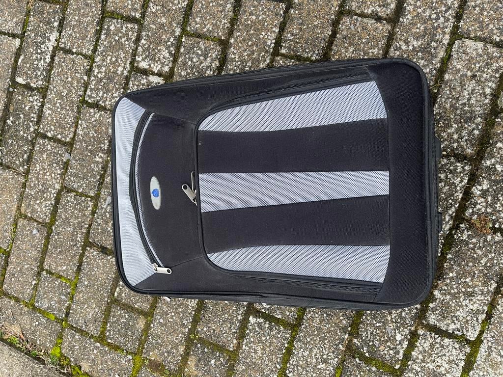Grande valise tres solide, Enlèvement