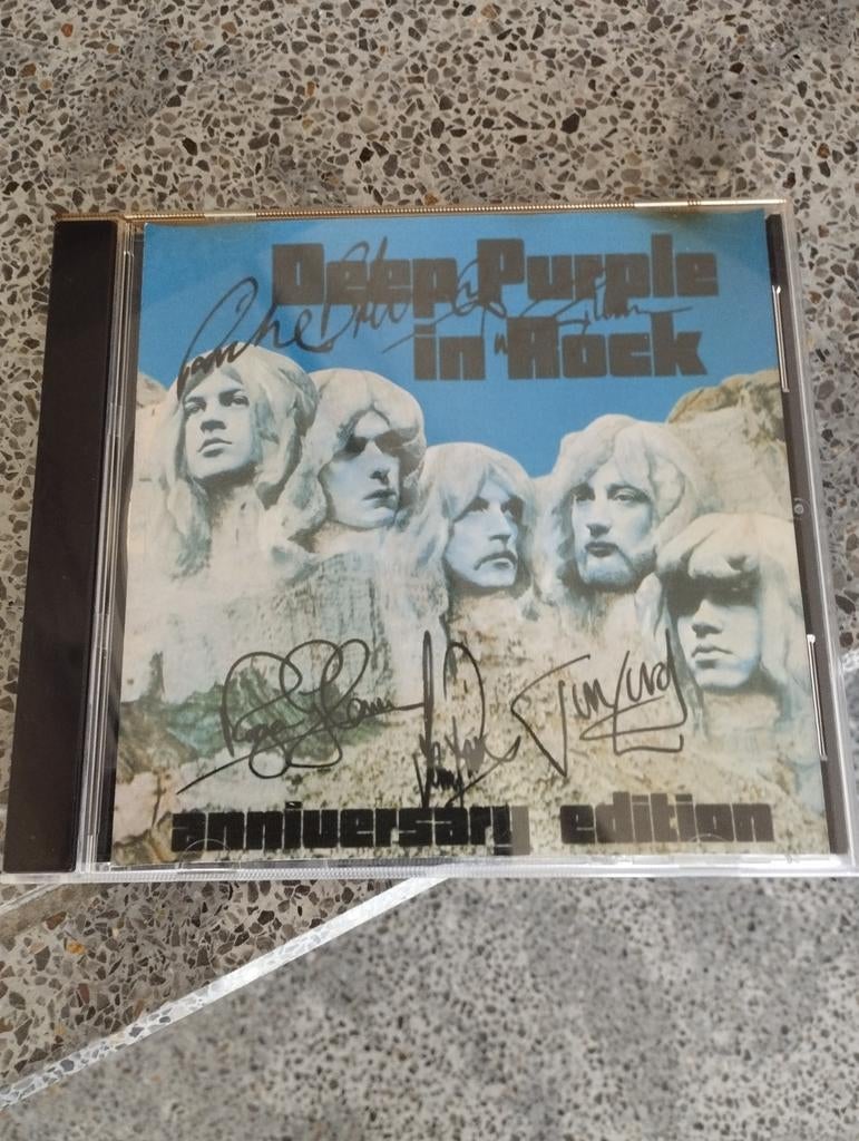 Cd deep purple in rock gehandtekend, Enlèvement ou Envoi, Comme neuf