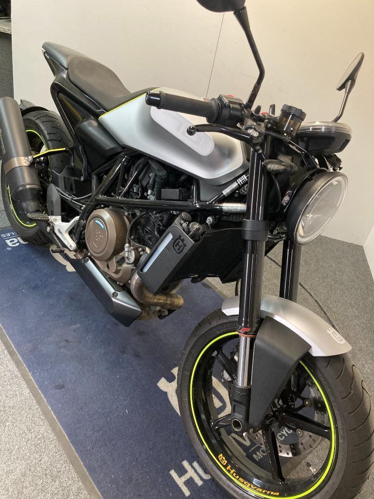 Husqvarna 701 Vitpilen MY'20 réf. LS 3175, Motos, Motos | Husqvarna, Entreprise, 700 cm³, 12 à 35 kW, 1 cylindre