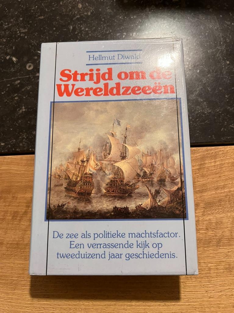 Strijd om de Wereldzeeën - Hellmut Diwald, Boeken, Oorlog en Militair, Gelezen, Marine, Voor 1940, Ophalen of Verzenden