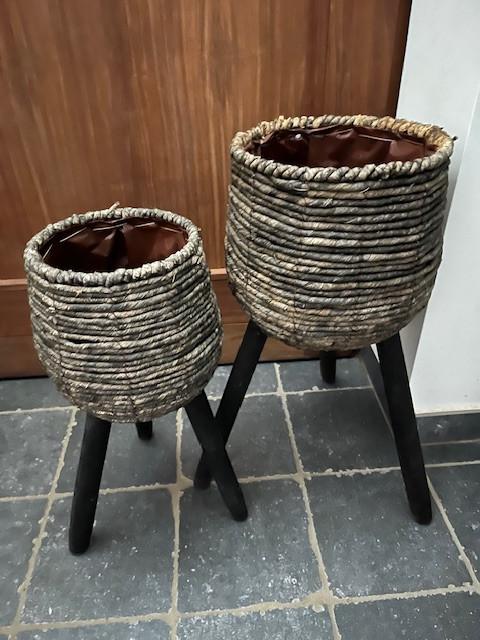2 mooie bloempot staanders voor binnen, Tuin en Terras, Ophalen, Overige materialen, Rond, Binnen