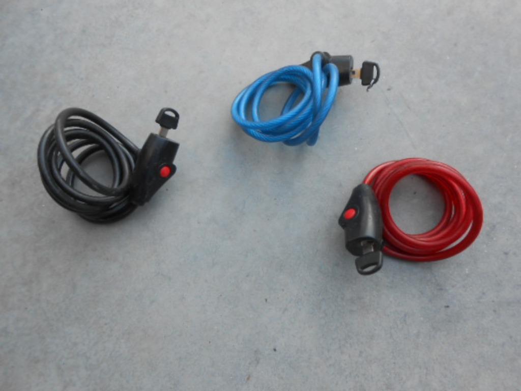 fietsslot  met sleutel rood - zwart - blauw, Fietsen en Brommers, Fietsaccessoires | Fietssloten, Ophalen of Verzenden, Gebruikt