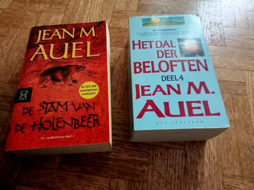 Jean Auel deel en deel 4, Boeken, Ophalen of Verzenden, Gelezen