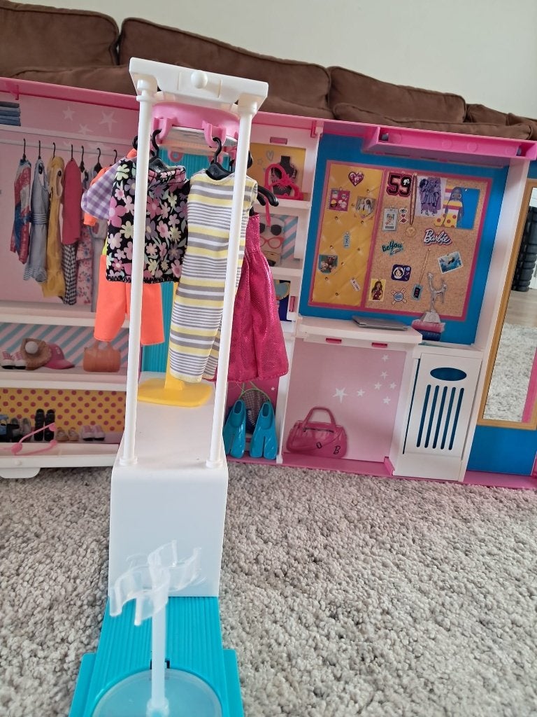 Barbie uitklapbare kledingkast, Ophalen, Gebruikt, Barbie