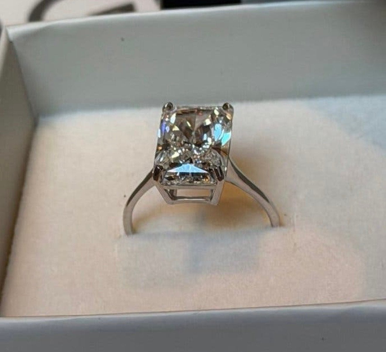 Gouden verlovingsring met grote diamant 5ct met certificaat!, Handtassen en Accessoires, Ringen, Nieuw, Dame, 17 tot 18, Goud