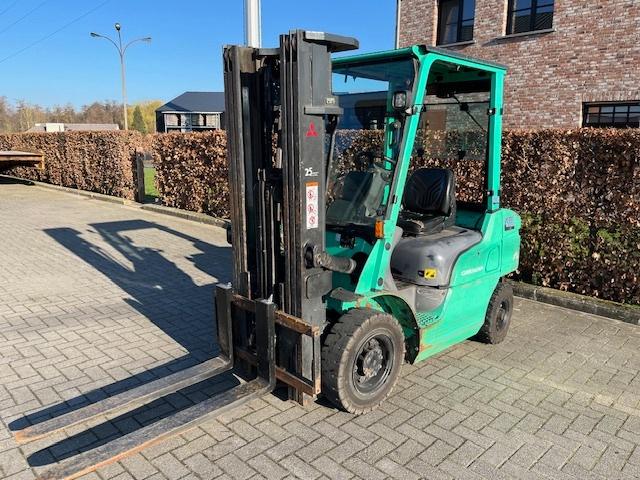 heftruck 2.5 ton  diesel, Articles professionnels, Machines & Construction | Chariots élévateurs & Transport interne, Enlèvement
