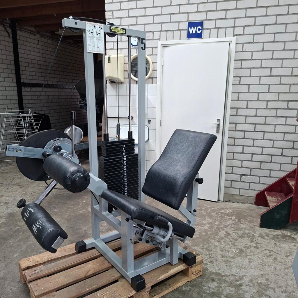 Technogym Seated Leg Curl   110 kilo Stack, Sport en Fitness, Ophalen