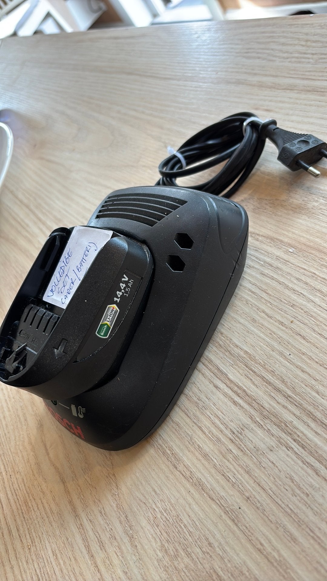 Bosch 14,4V Accuset: Oplader + Accu (1,5 Ah), Ophalen of Verzenden, Zo goed als nieuw