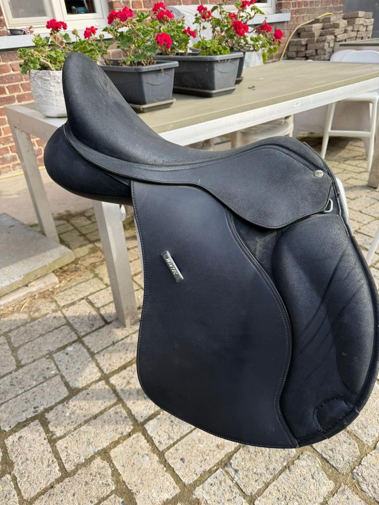 Wintec veelzijdigheidszadel 17 inch, Dieren en Toebehoren, Ophalen, Zo goed als nieuw