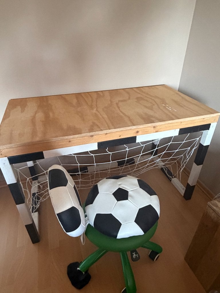 voetbal bureautje en kinderbureaustoel, Ophalen, Gebruikt, Tafel(s) en Stoel(en)