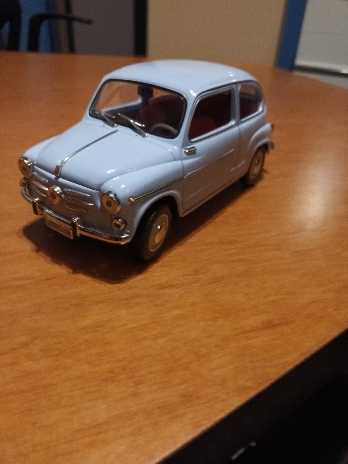 fiat 600 met omgekeerde deuren,1/18., Ophalen of Verzenden, Solido