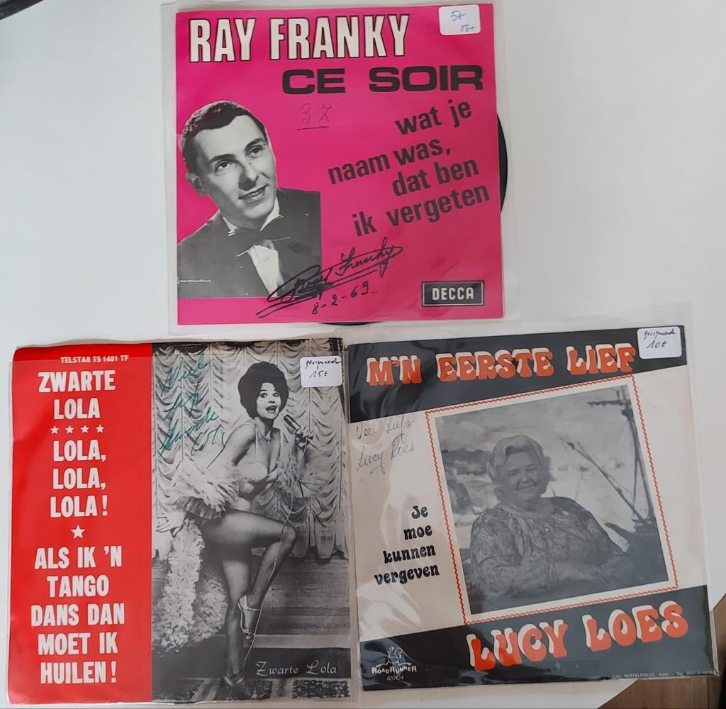 3 gesigneerde singles zwarte lola,lucy loes en ray franky, Ophalen of Verzenden