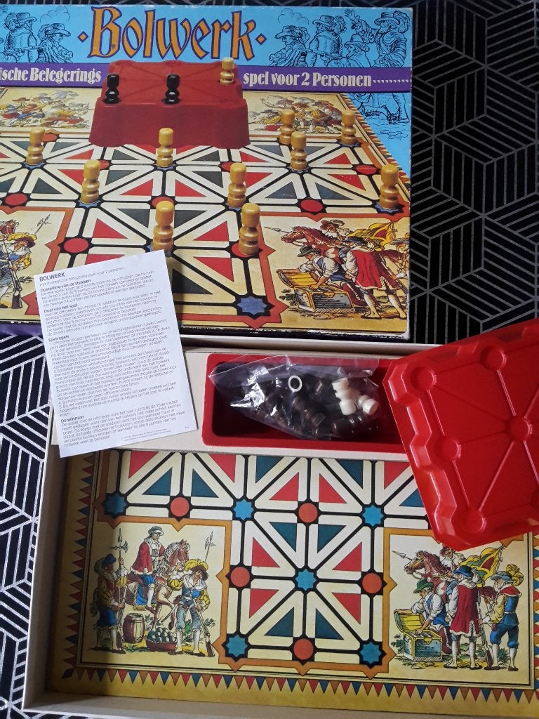 Vintage belegeringsspel Bolwerk, 2 sp., a.n., + gratis promo, Hobby en Vrije tijd, Een of twee spelers, Ophalen of Verzenden, Zo goed als nieuw