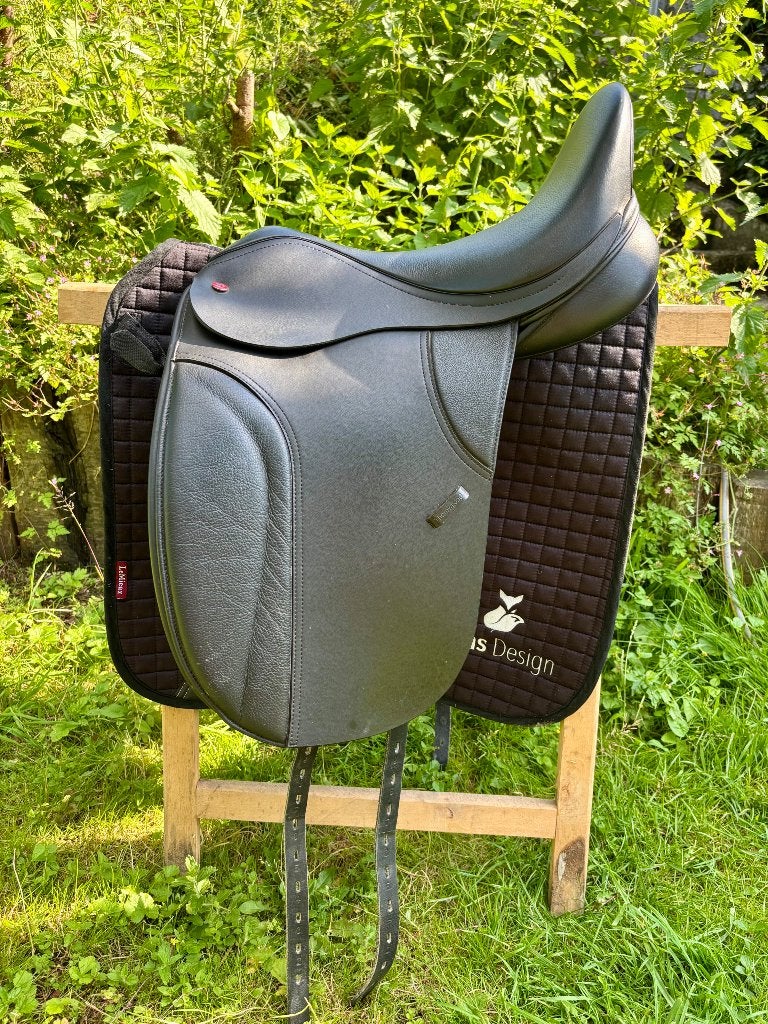 Throwgood T8 stoel met laag profiel van 17,5 p, L (17.5 inch), Gebruikt, Dressuur, Thorowgood