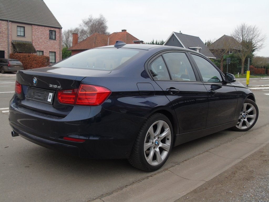 Bmw 318dA *06/2013 **Navi* Keyless Go*Bi-Xenon* AUTOMAAT, Autos, BMW, Cuir, Euro 5, Entreprise, https://public.car-pass.be/vhr/acb13a60-7307-462d-b520-a676c6727605