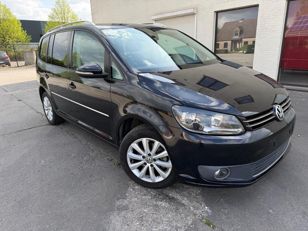 Vw Touran 1,6 tdi diesel 5 zit, Auto's, Volkswagen, Euro 5, Monovolume, Zwart, Bedrijf
