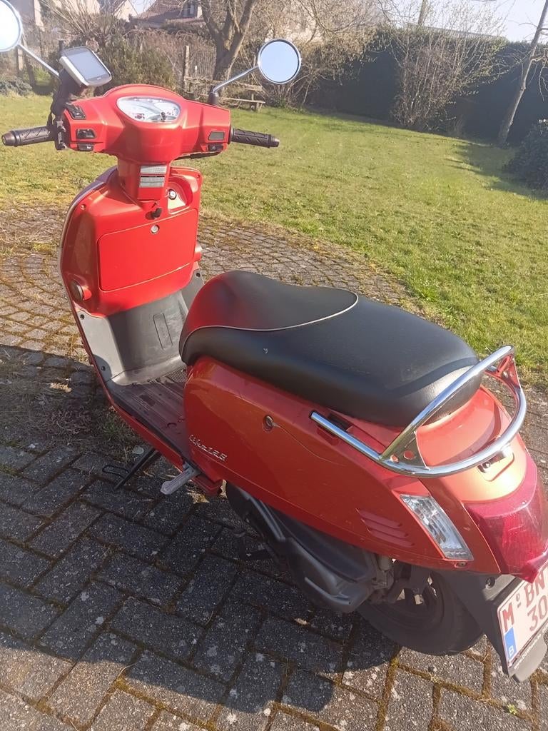 Kymco like 125 cc rijbewijs b/2016 ca 13 dkm, Fietsen en Brommers, Ophalen, 125 cc, Like, Benzine