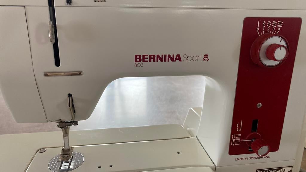 Bernina naaimachine 803 sport INFO aub, Enlèvement, Utilisé, Machine à coudre, Bernina