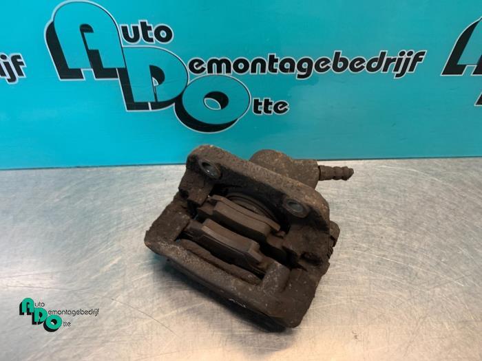 Remklauw (Tang) rechts-voor van een Dacia Sandero, Dacia, Gebruikt, -, -