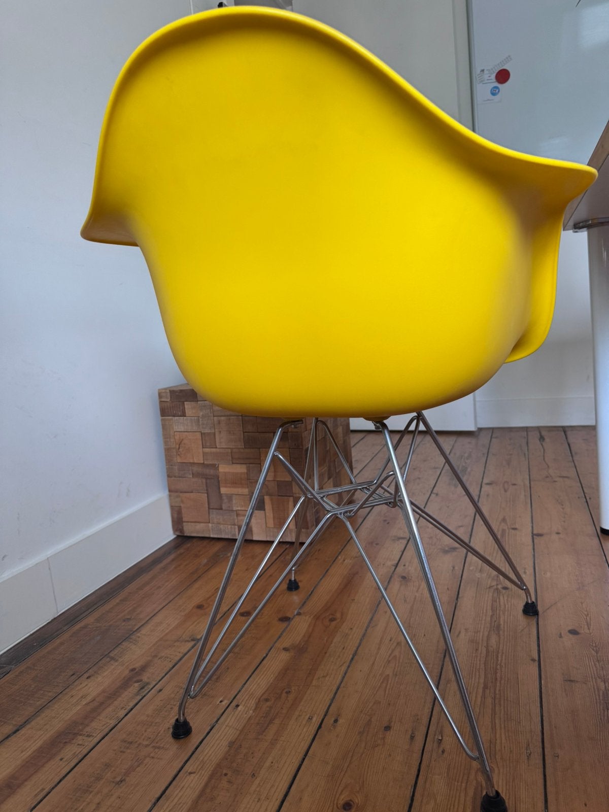 2 gele design stoelen, Ophalen, Zo goed als nieuw