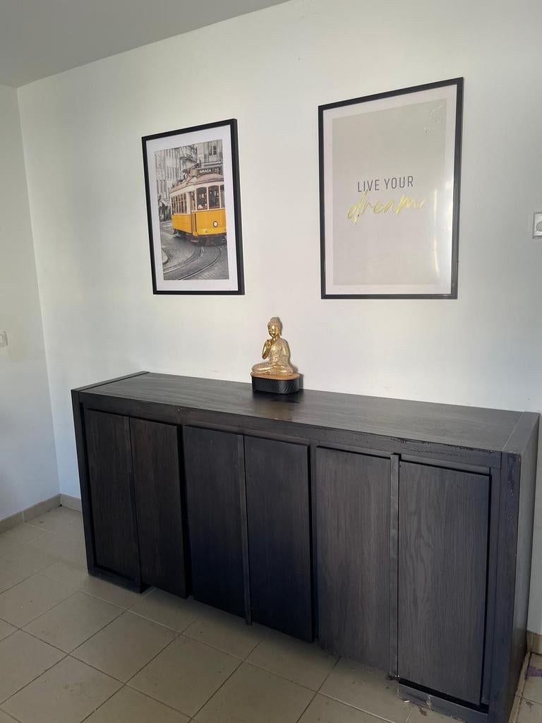 Commode et vitrine, Enlèvement