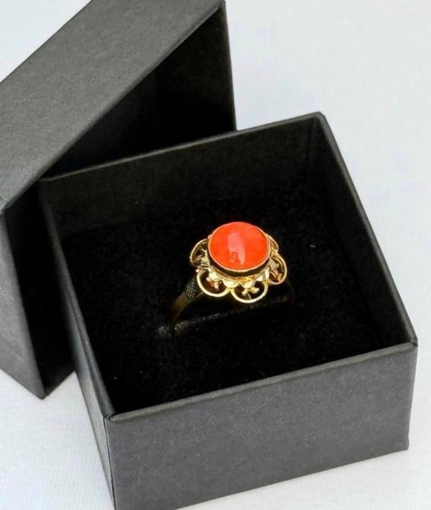 Prachtige 18 karaat gouden vintage ring met bloedkoraal!, 18 tot 19, Ophalen of Verzenden, Dame, Goud
