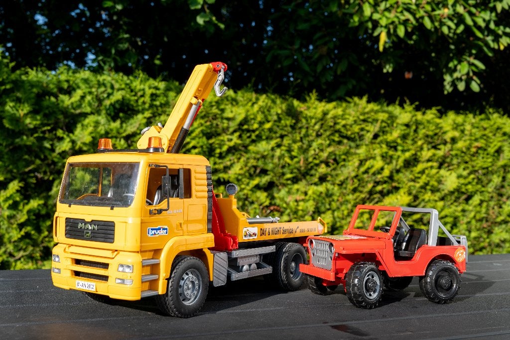 BRUDER 02750 – Camion de dépannage MAN avec grue et Jeep, Enfants & Bébés, Jouets | Véhicules en jouets, Utilisé, Enlèvement