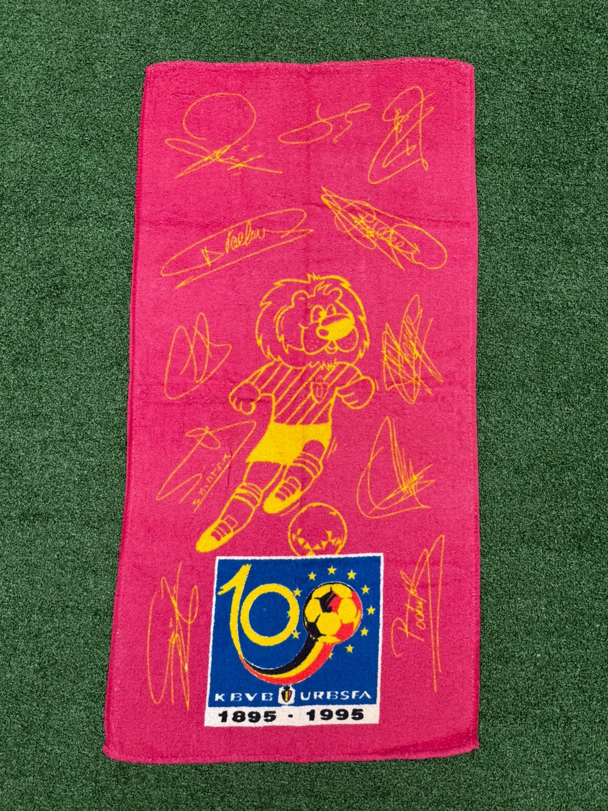 Handoek rode duivels 100j, Ophalen of Verzenden, Gebruikt, Overige typen