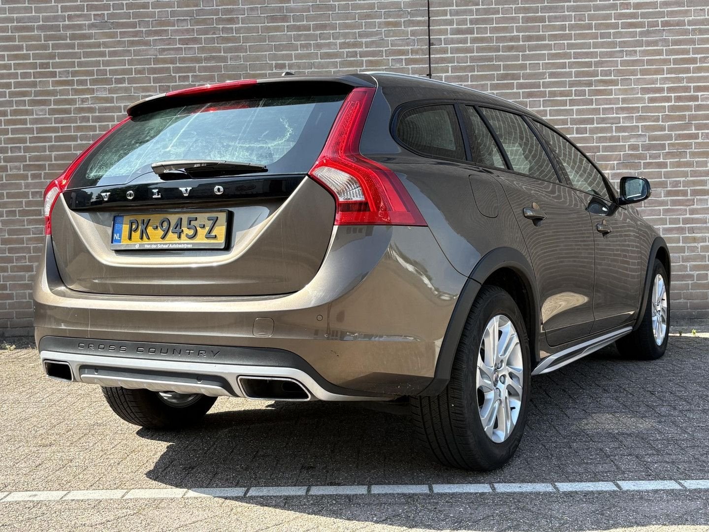 Volvo V60 Cross Country 2.0 D4 Polar+ | Climate | Cruise | N, Auto's, Volvo, Zwart, Bruin, Navigatiesysteem, 111 g/km