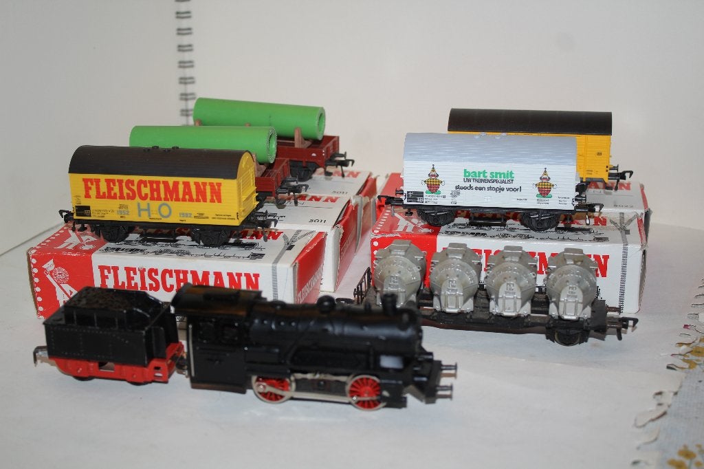 Fleischmann ho  stoomloc 1305 + 6 wagen's, Hobby en Vrije tijd, Gebruikt, Verzenden, Fleischmann, Gelijkstroom
