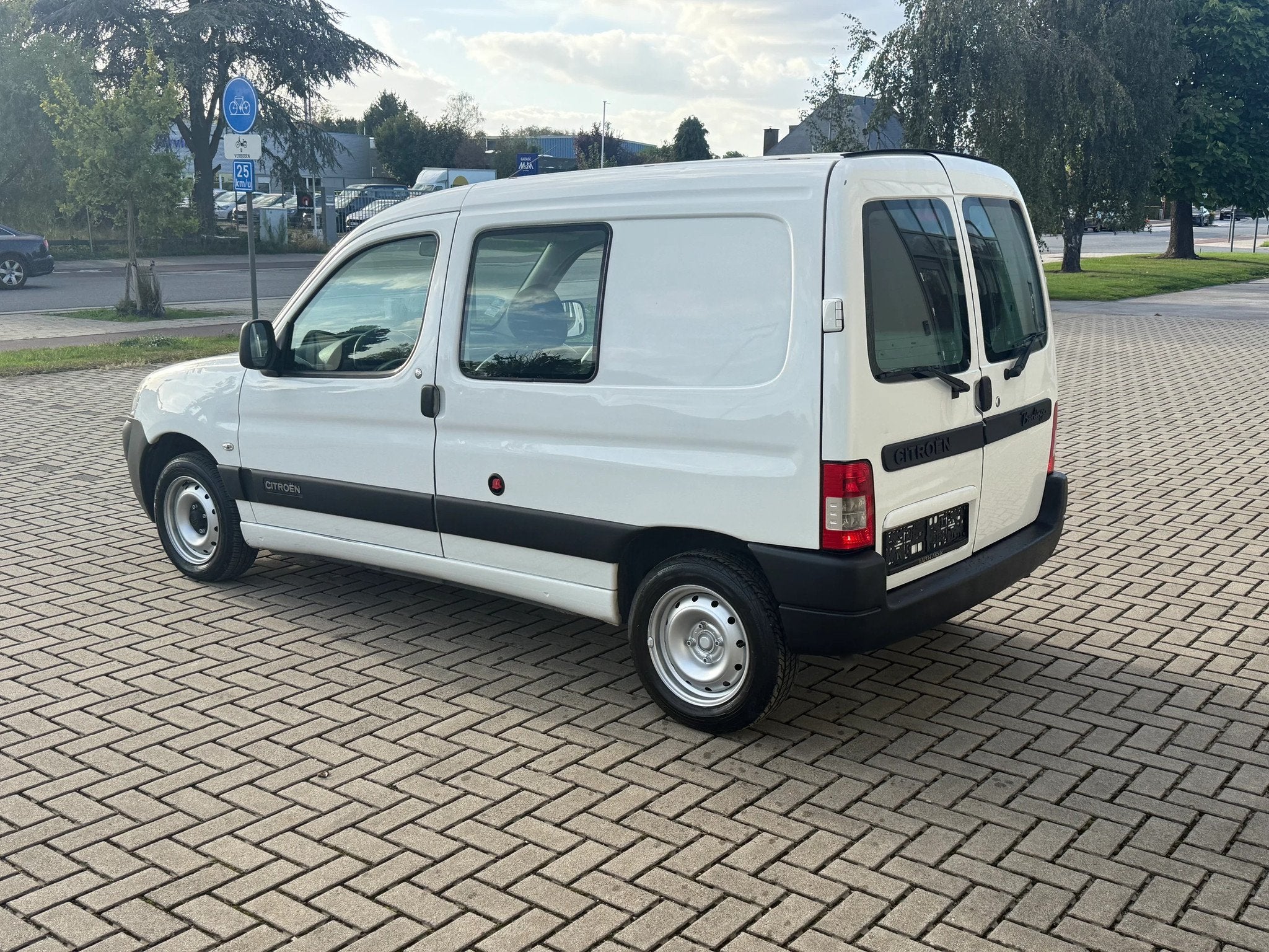 CITROEN BERLINGO 1.4 ESSENCE /VÉRIFIÉ/LEZ ILLIMITÉ/115000, Autos, 1160 kg, Achat, 50 kW, Entreprise