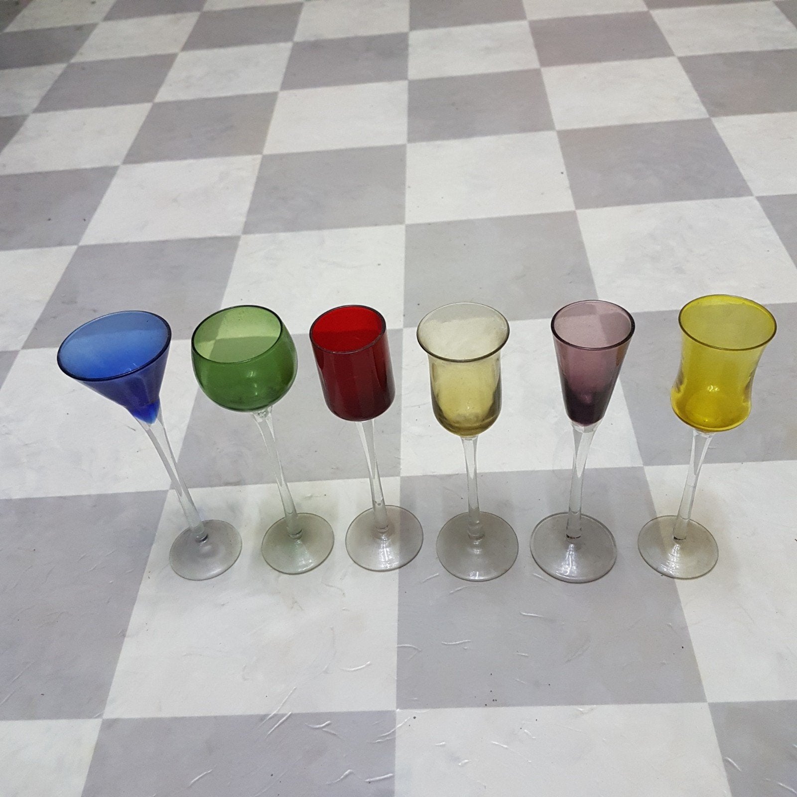 6 gekleurde glaasjes, Enlèvement